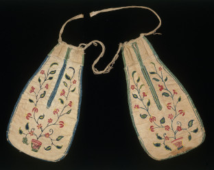 poches brodées 1720-25 conservées au V&A