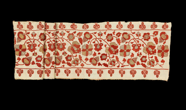 Fragment d'une chemise ukrainienne, dernier quart du XVIIIe siècle, Metropolitan Museum of Art
