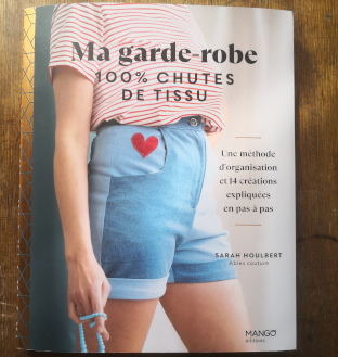 Couverture du livre Ma garde robe 100 % chutes de tissu de Sarah Houlbert