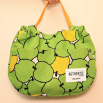 photo d'un sac en tissu à motif pommes