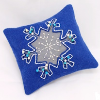 photo d'un pique épingles à appliqué inversé en forme de flocon de neige
