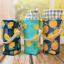 trois porte-bouteilles en tissu à motifs de citrons et d'oranges