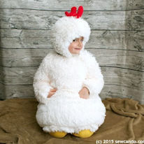 photo d'une enfant déguisée en poulet