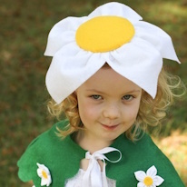 photo d'une petite enfant déguisée en marguerite