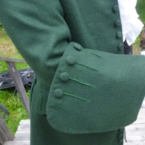 photo de quatre boutons recouverts de tissu vert