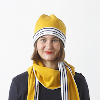 photo d'un bonnet jaune blanc et bleu