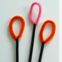 photo de trois brosses en cure-pipe