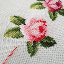 photo d'une rose en perles brodées