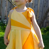 photo d'une robe jaune à motif solaire