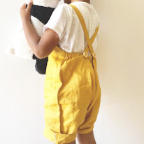 photo d'une salopette jaune pour enfant