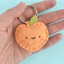 photo d'un porte-clés pêche en feutrine