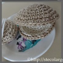photo de deux palourdes de dinette au crochet