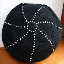 photo d'un béret tricoté
