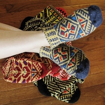 photo dune paire de chaussettes à motifs folkloriques