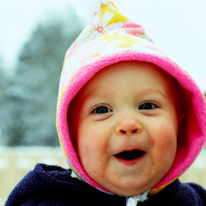 photo d'un enfant portant un bonnet pointu