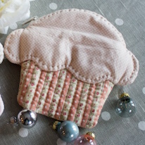 photo d'une trousse matelassée en forme de cupcake