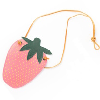 photo d'un porte monnaie à bandoulière en forme de fraise
