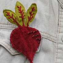 photo d'une broche betterave en tissu
