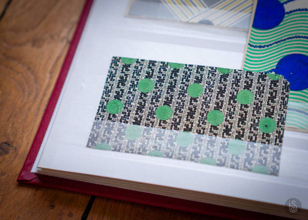 Photo du catalogue de motifs de Frédéric Millot - Tissoeurs éditions