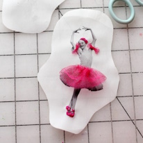 photo d'une ballerine imprimée avec un tutu en tulle