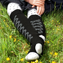 photo d'une paire de guêtres à motifs imitant des lacets