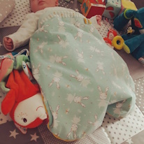 photo d'un sac de couchage pour bébé à taille élastiquée