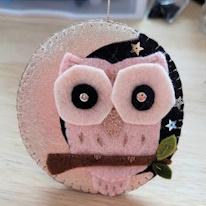 photo d'une décoration chouette en feutrine