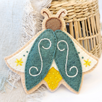 photo d'une luciole en feutrine