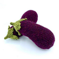 photo de deux aubergines en tricot