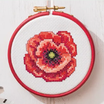 photo d'un coquelicot au point de croix sur un tambour à broder