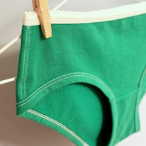 photo d'une culotte découpée dans un tee-shirt