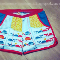 photo d'un short à imprimé de couleurs vives et passepoil rouge