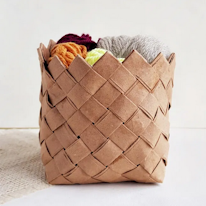 photo d'une corbeille en papier tressé