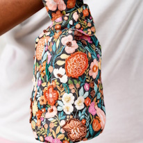 photo d'un sac fleuri rebrodé de perles