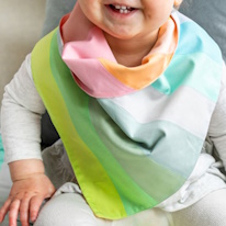 photo d'un bandana à rayures de toutes les couleurs