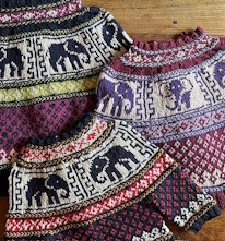 photo de trois cardigans à motifs d'éléphants