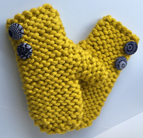 photo d'une paire de moufles jaunes