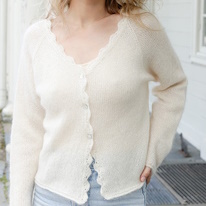 photo d'un cardigan blanc à feston