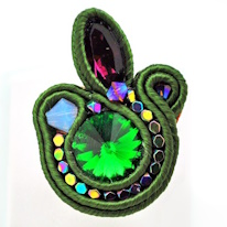 photo du chaton d'une bague en soutache et perles