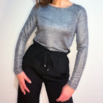 photo d'un tee-shirt argenté pour adulte