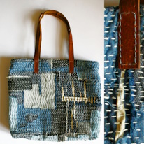 photo d'un sac en patchwork de jean au point boro avec une sangle surcyclée