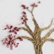 broderie d'un pêcher en fleurs