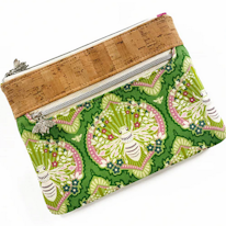 photo d'une trousse à motifs d'abeilles